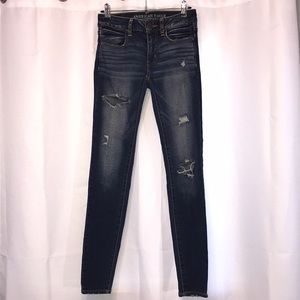 AMERICAN EAGLE OUTFITTERS- DARK WASH/ RIPPED JEAN